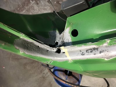 habs gestrahlt, dann sieht man am Besten, wo neues Blech rein muss.