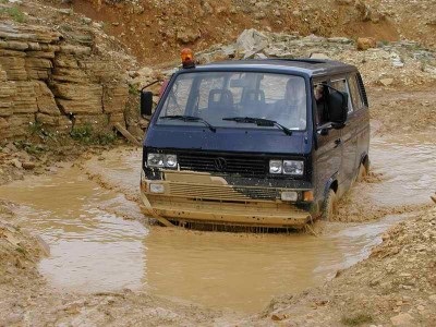 la_4_050.jpg (96.98 KiB) 31157 mal betrachtet der "Stadtsyncro" ist nur ein umgebauter 14-er mit riesen Radkästen/Radläufen ... im Einsatz 2004 in Langenaltheim